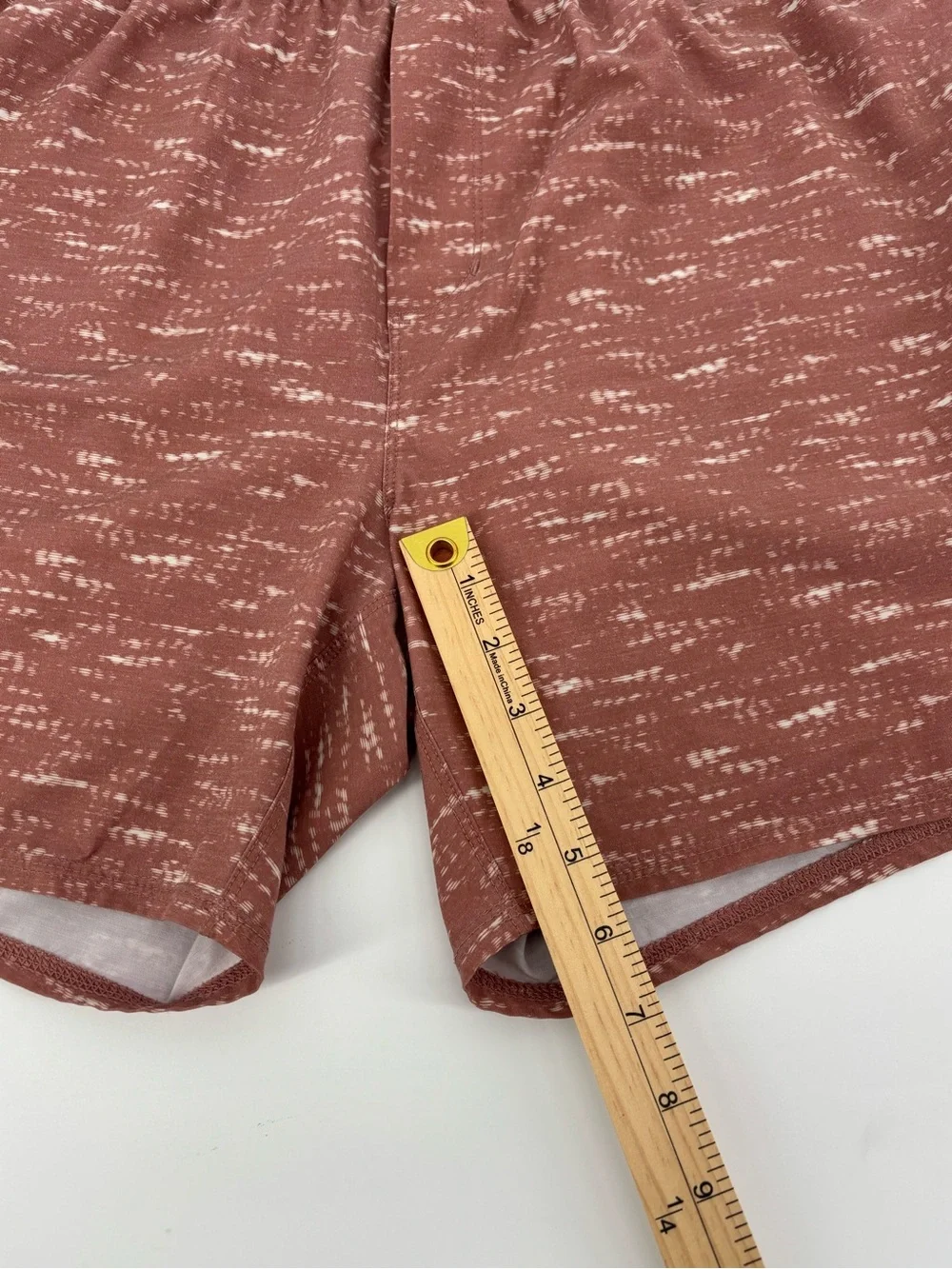 Vuori Mens Cape Short Size Xl Red Speckle Performance Hybrid Volley Athleticv369